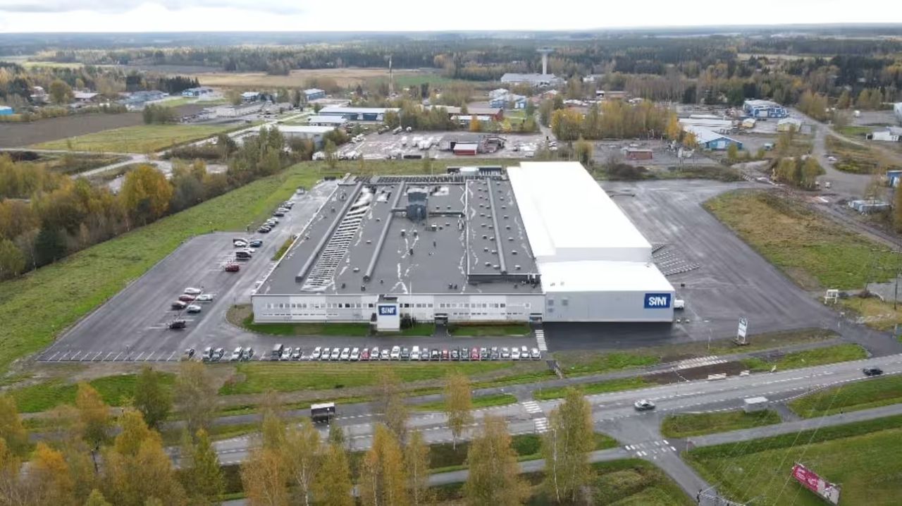 Sinituotteen tehdas Kokemäellä